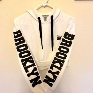 Brooklyn Graphic Cropped Hoodie